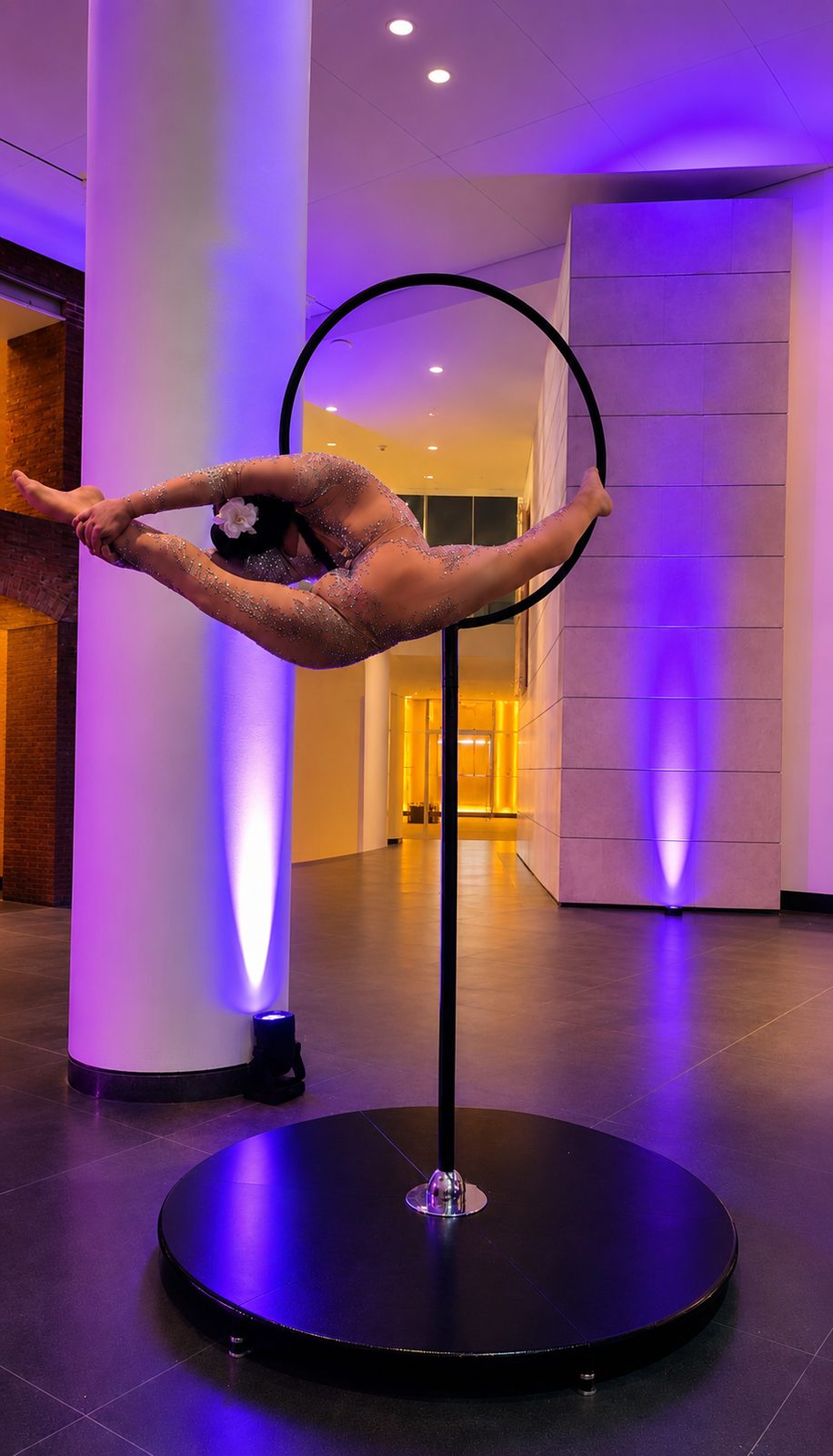 Lollipop lyra leap in a column-lined lobby